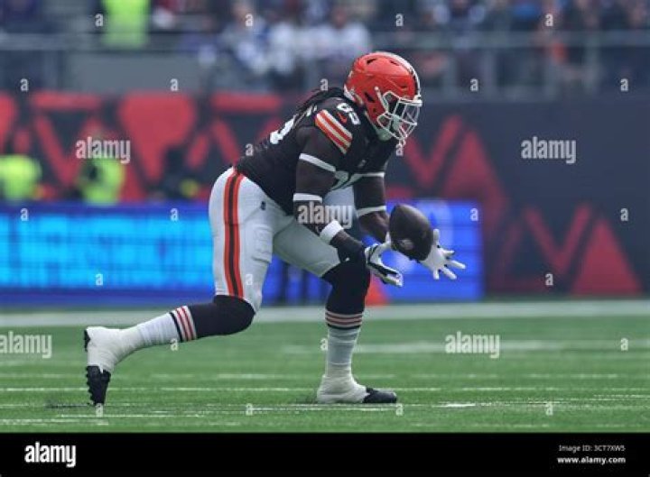 David Njoku girlfriend: Does David Njoku have a girlfriend? 1 David Njoku.