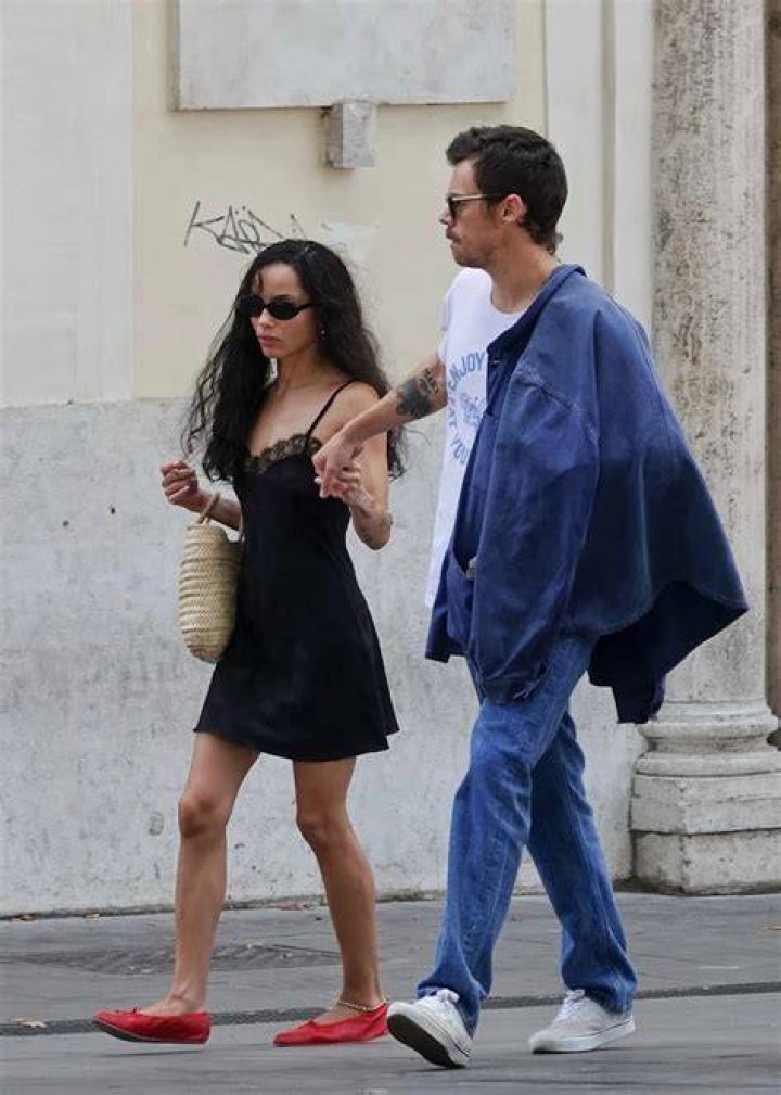 Are Olivia Wilde and Harry Styles engaged? Did Harry Styles propose to Olivia Wilde in Italy? 1 Did Harry Styles propose to Olivia Wilde in Italy