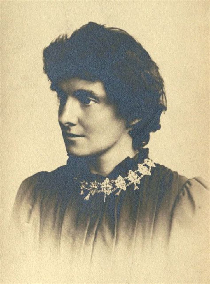 E. Nesbit E. Nesbit