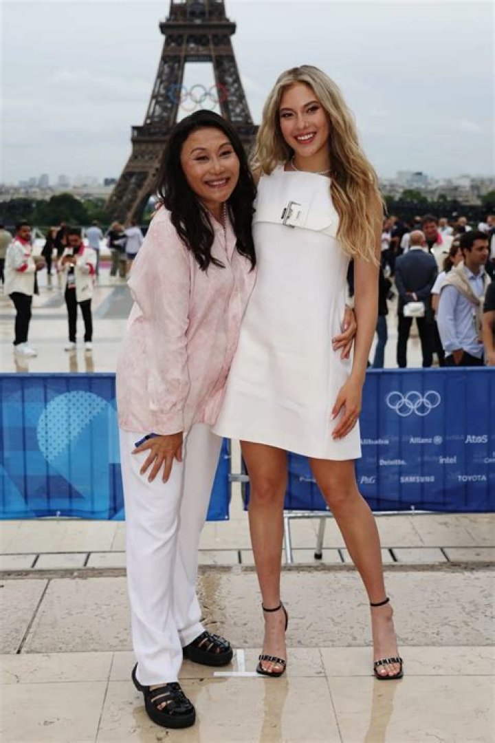 Eileen Gu parents: Meet Chinese mom Yan Gu and American dad 1 Eileen Gu Mom Yu Gan
