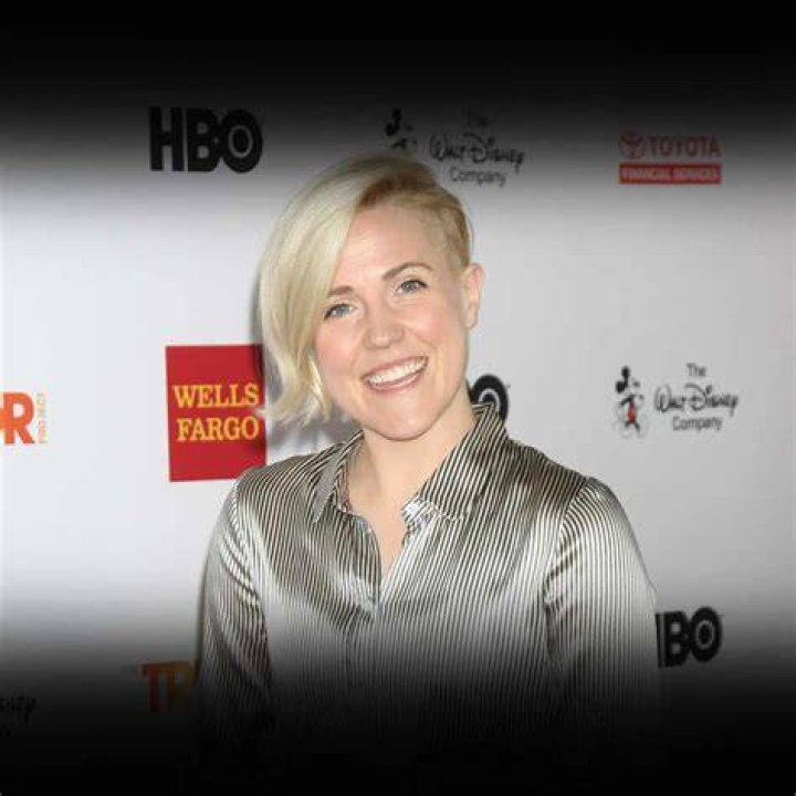 Hannah Hart Biography