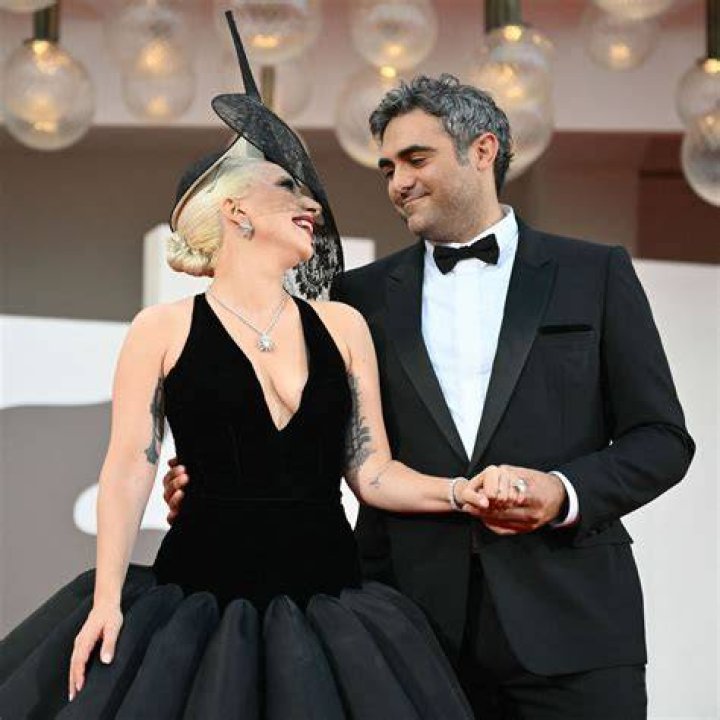 Is Lady Gaga married to Bradley Cooper? 1 Is Lady Gaga married to Bradley Cooper?