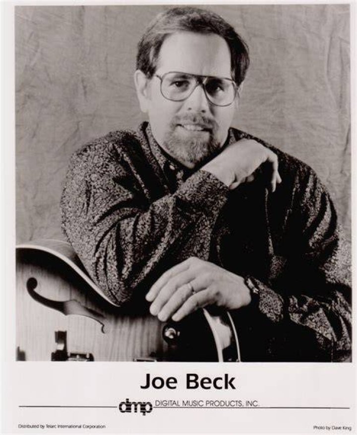 Joe and Beck in 'You' season one