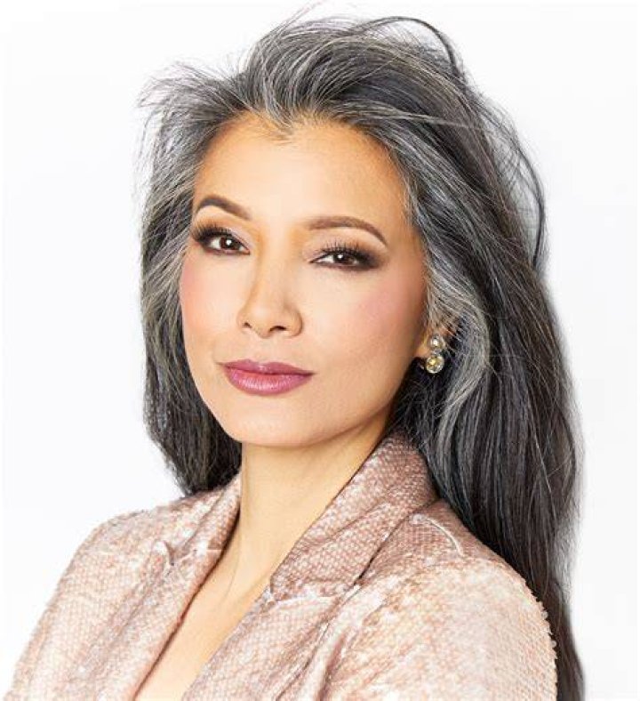 Kelly Hu's Lady Deathstrike brandishes her adamantium claws in X2