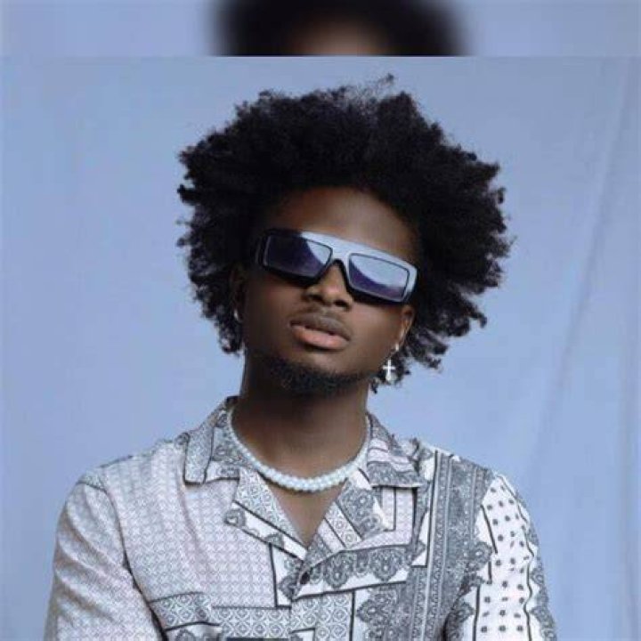 WATCH: Kuami Eugene drops hot dance jam "Aku Shika" 1 Kuami Eugene in "Aku Shika" music video