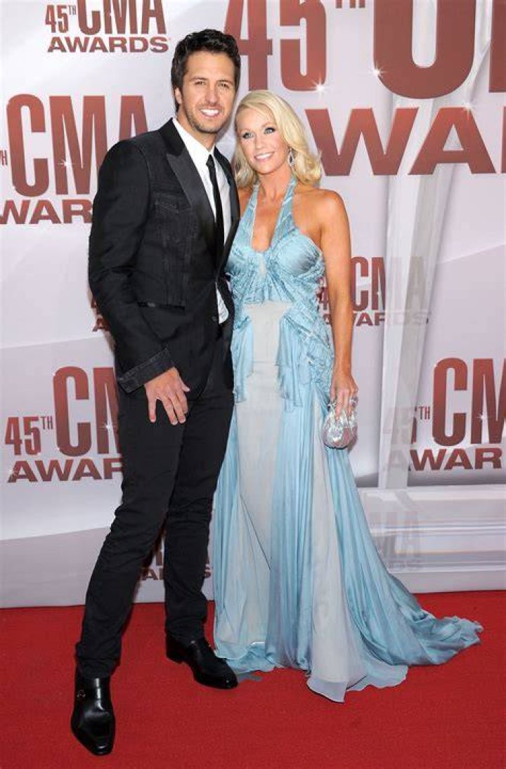 What is Luke Bryan's wife's Instagram? 1 Luke and Caroline