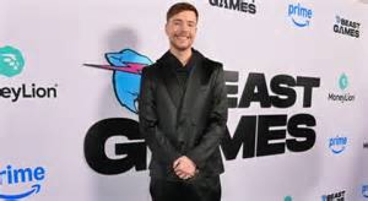 MrBeast is posing on the red carpet will fellow YouTubers.