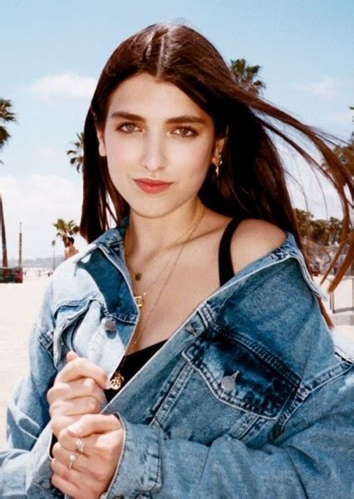 Rina Lipa Biography