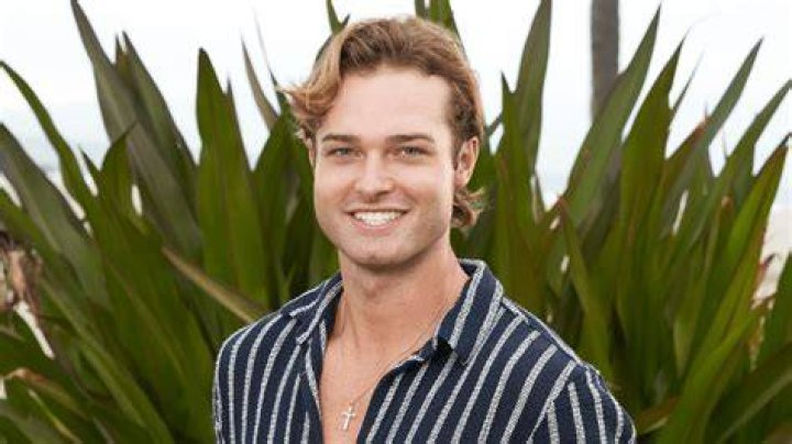 Sean McGlaughlin from Bachelor in Paradise praying to the Paradise Gods