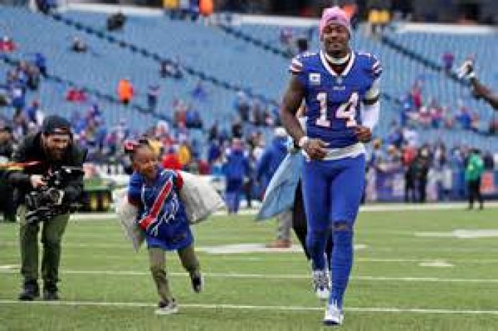 Stefon Diggs kids: Who is Stefon Diggs daughter? 1 Stefon Diggs and daughter