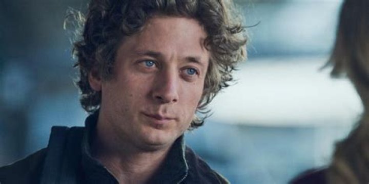 The Bear Carmy (Jeremy Allen White) and Tina (Liza C&oacute;lon-Zayas) are talking to one another in The Bear. 