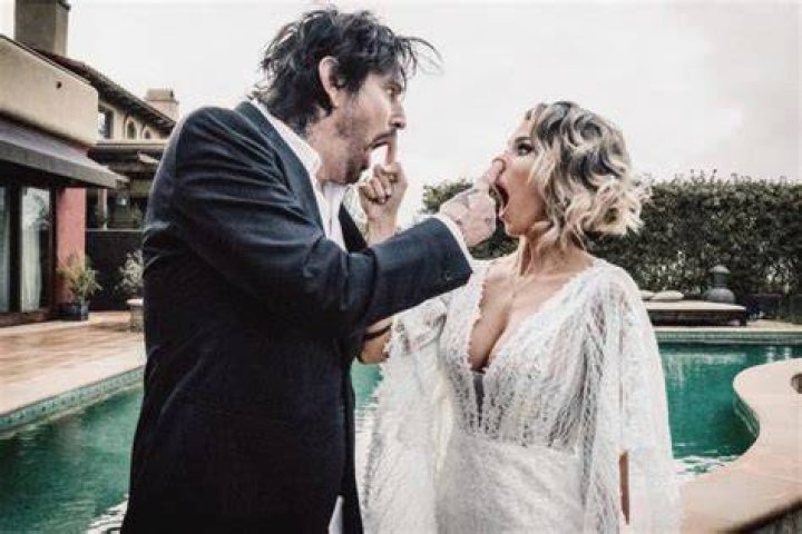 What is the age difference between Tommy Lee and Brittany Furlan? How much older is Tommy Lee than Brittany Furlan? 1 tommy lee brittany wedding 1024x683 1