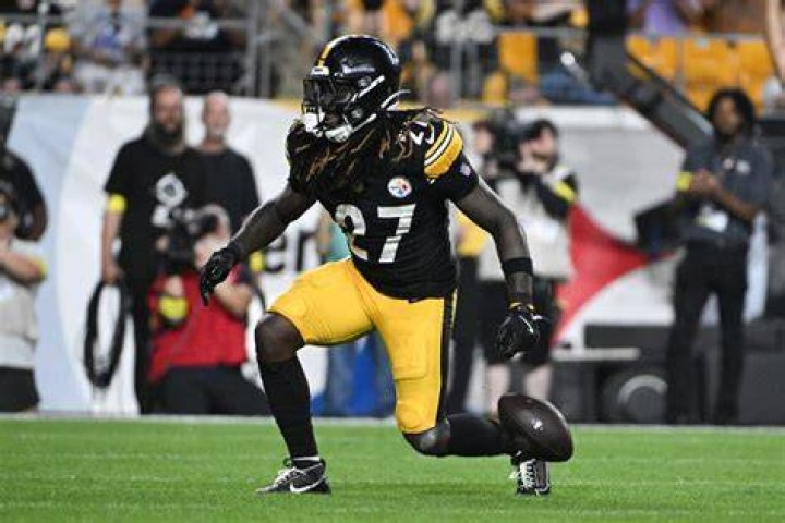 Zamir White contract, salary and net worth explored 1 zamir white